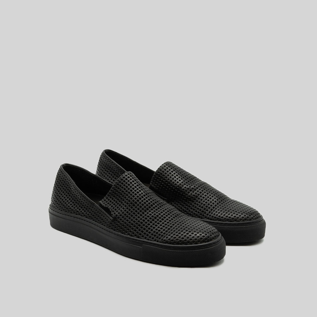 REIDER perforated BLACK (SAMPLE) SIZE 37 & 42