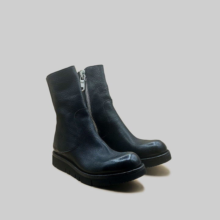 ANN grained BLACK (SAMPLE) SIZE 38