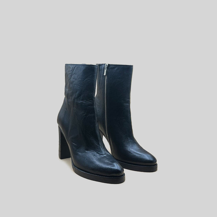 GILE soft BLACK (SAMPLE) SIZE 37