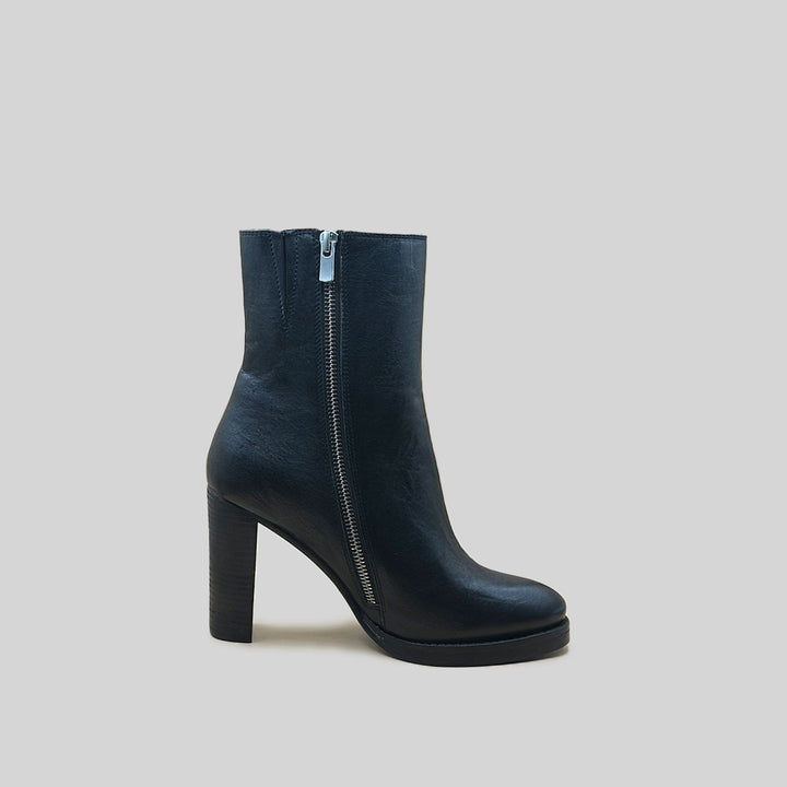 GILE soft BLACK (SAMPLE) SIZE 37