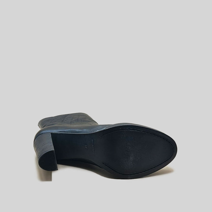 GILE soft BLACK (SAMPLE) SIZE 37