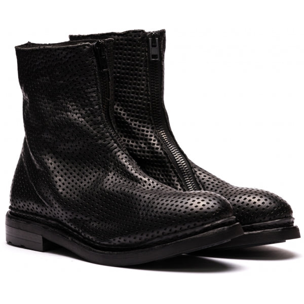 MAGNE perforated BLACK (Sample) Size 42