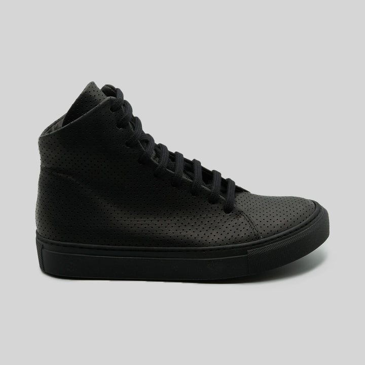 MOMO perforated BLACK