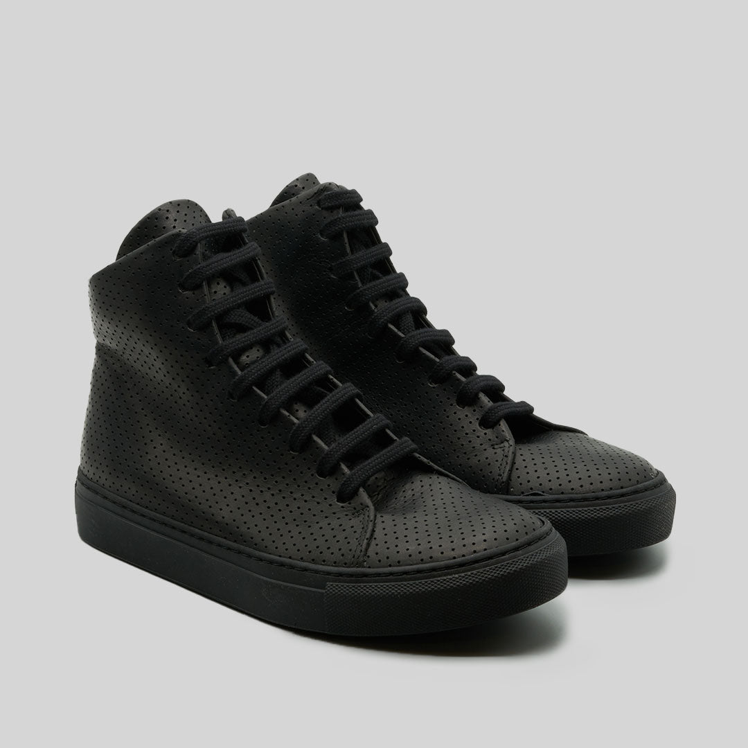 MOMO perforated BLACK