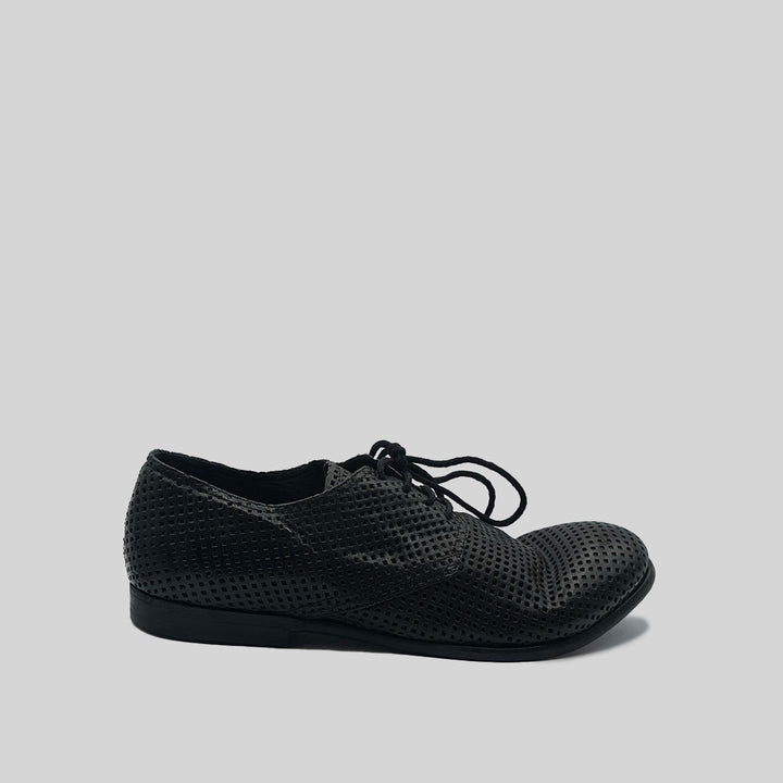BAUG perforated BLACK (SAMPLE) SIZE 42