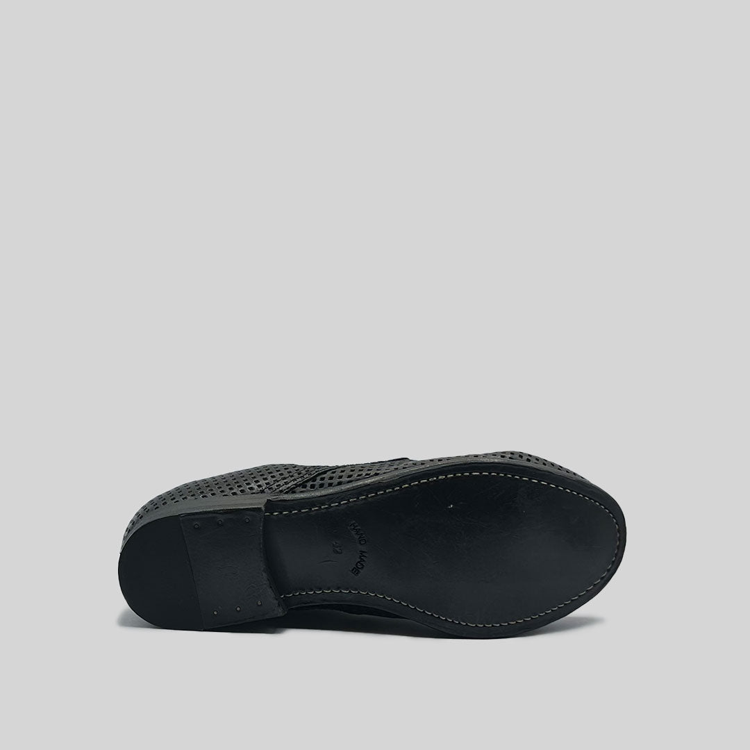 BAUG perforated BLACK (SAMPLE) SIZE 42