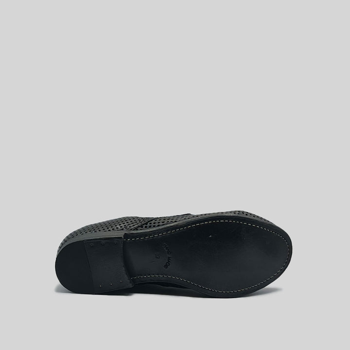 BAUG perforated BLACK (SAMPLE) SIZE 42