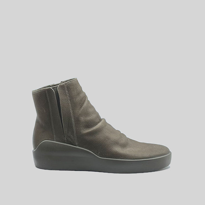 ESKILD grained KHAKI (SAMPLE) SIZE 41