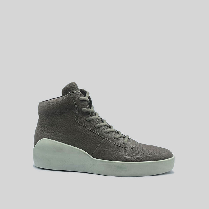 AIKO Camel/White (Sample) Size 41