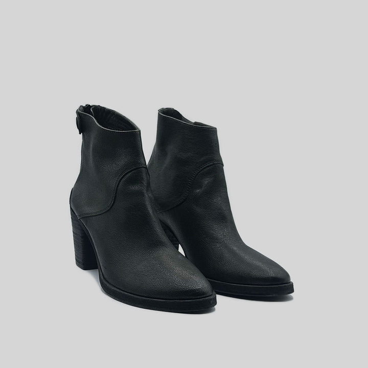 KAJA grained BLACK (SAMPLE) SIZE 37