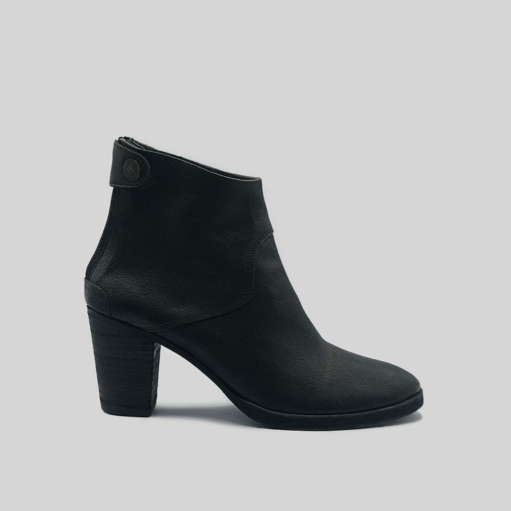 KAJA grained BLACK (SAMPLE) SIZE 37