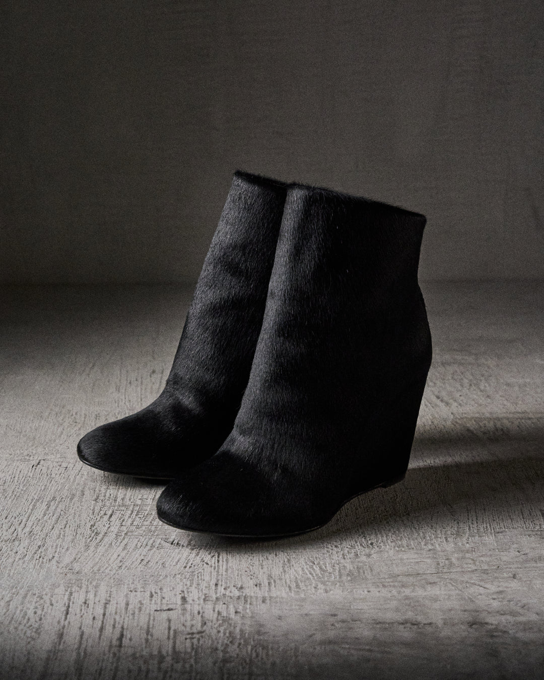 INES pony BLACK