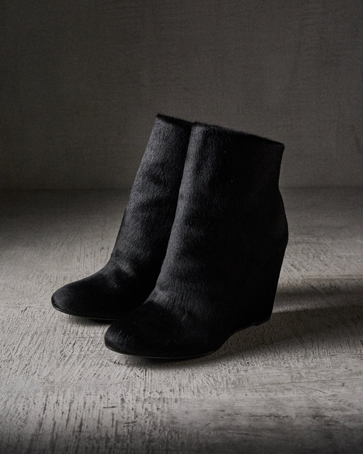 INES pony BLACK