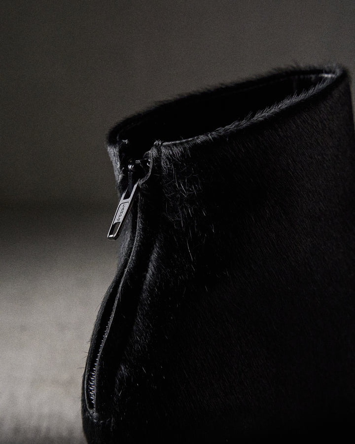 INES pony BLACK