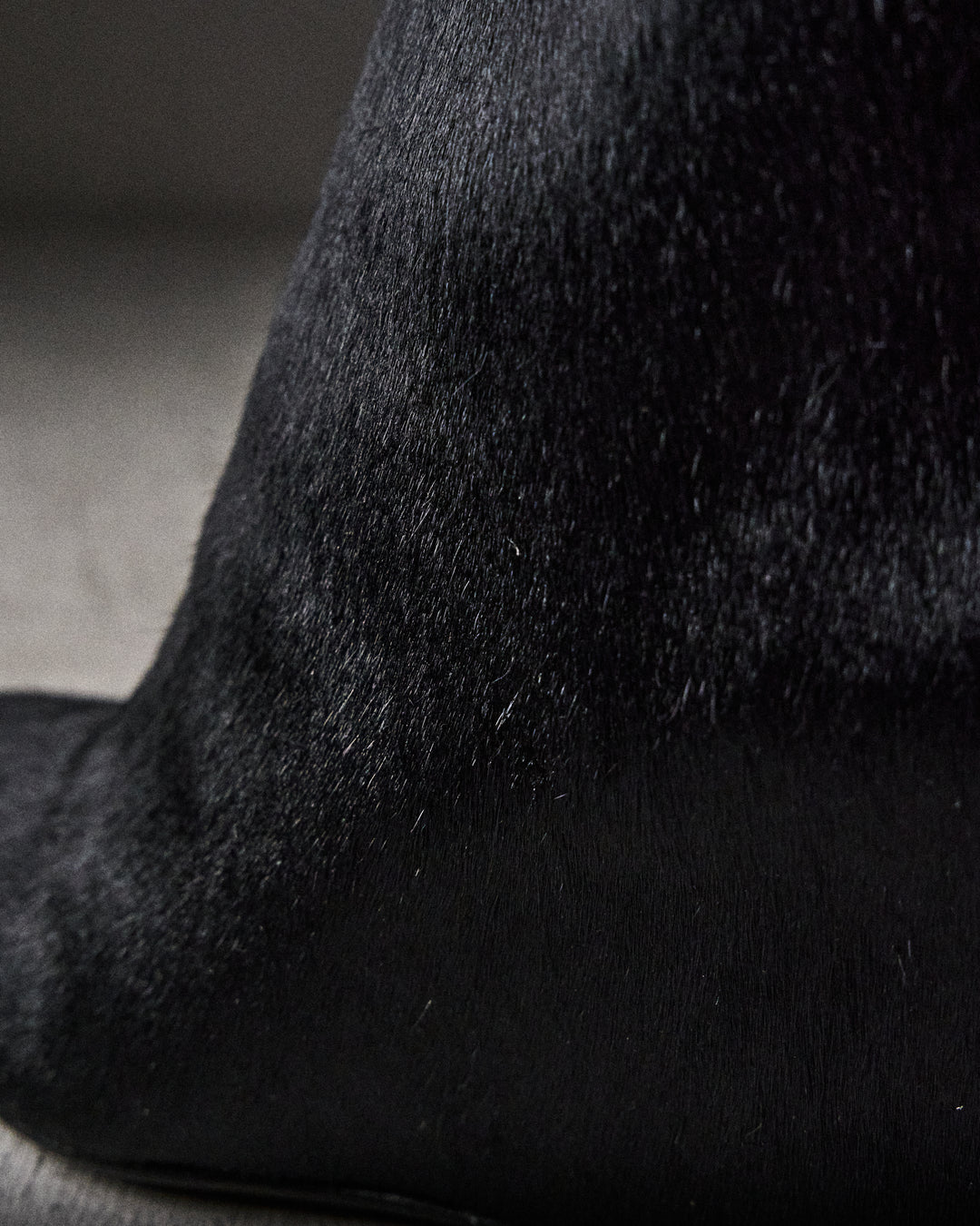 INES pony BLACK