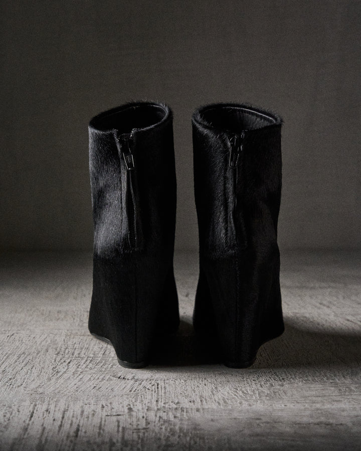 INES pony BLACK