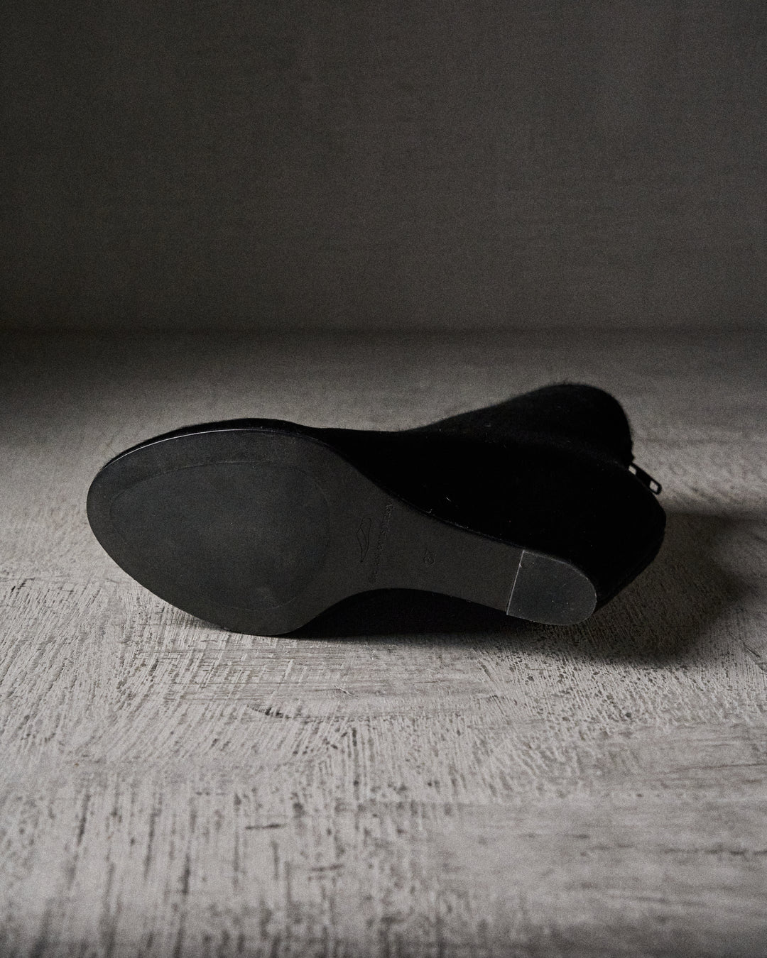 INES pony BLACK