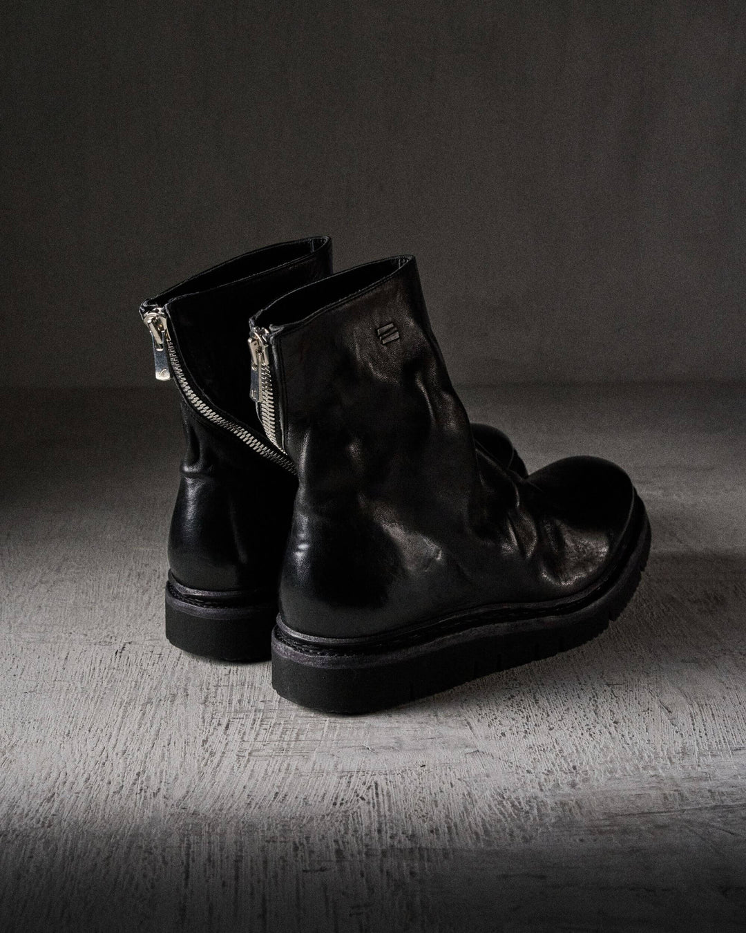 REGIN soft BLACK VIBRAM