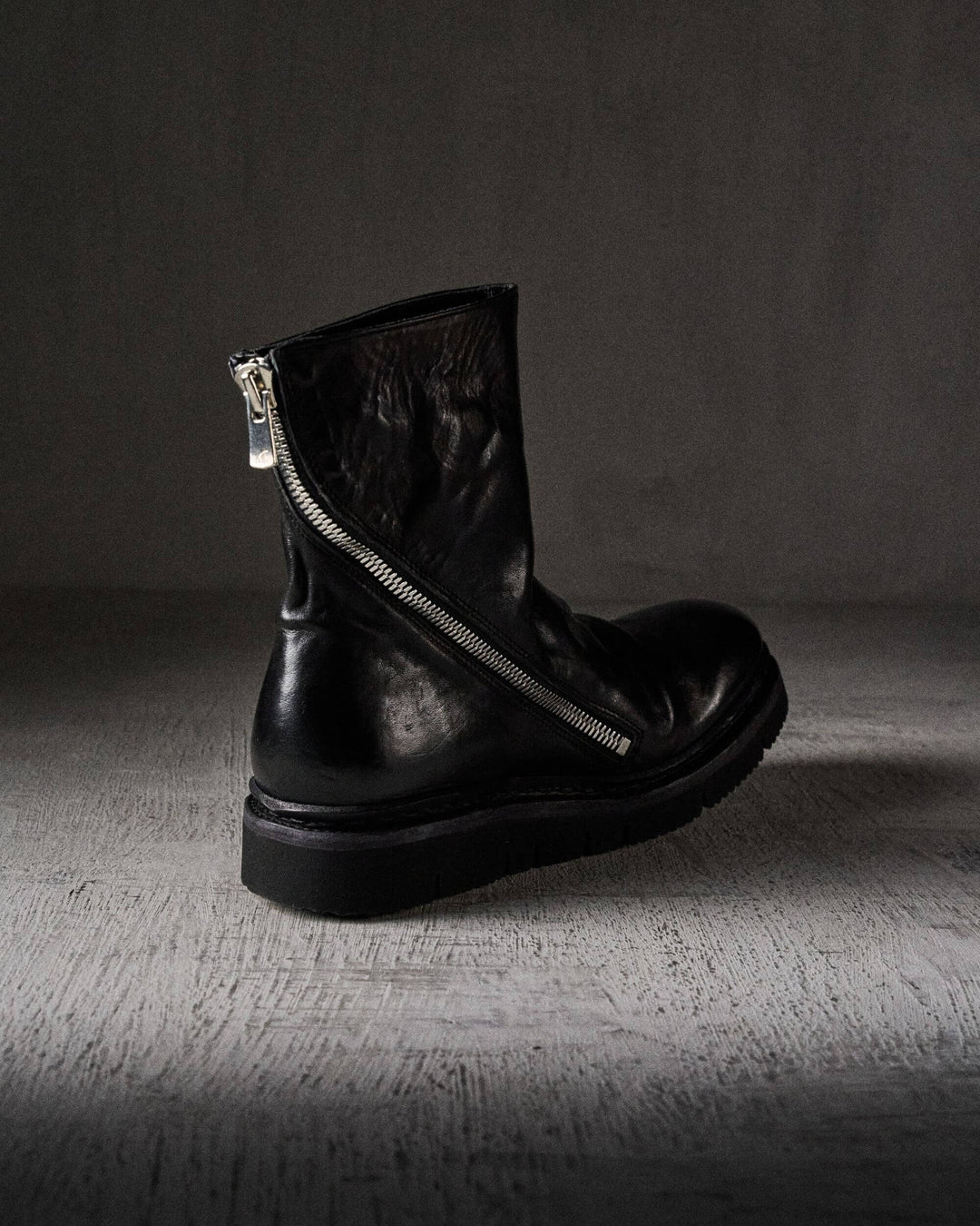 REGIN soft BLACK VIBRAM
