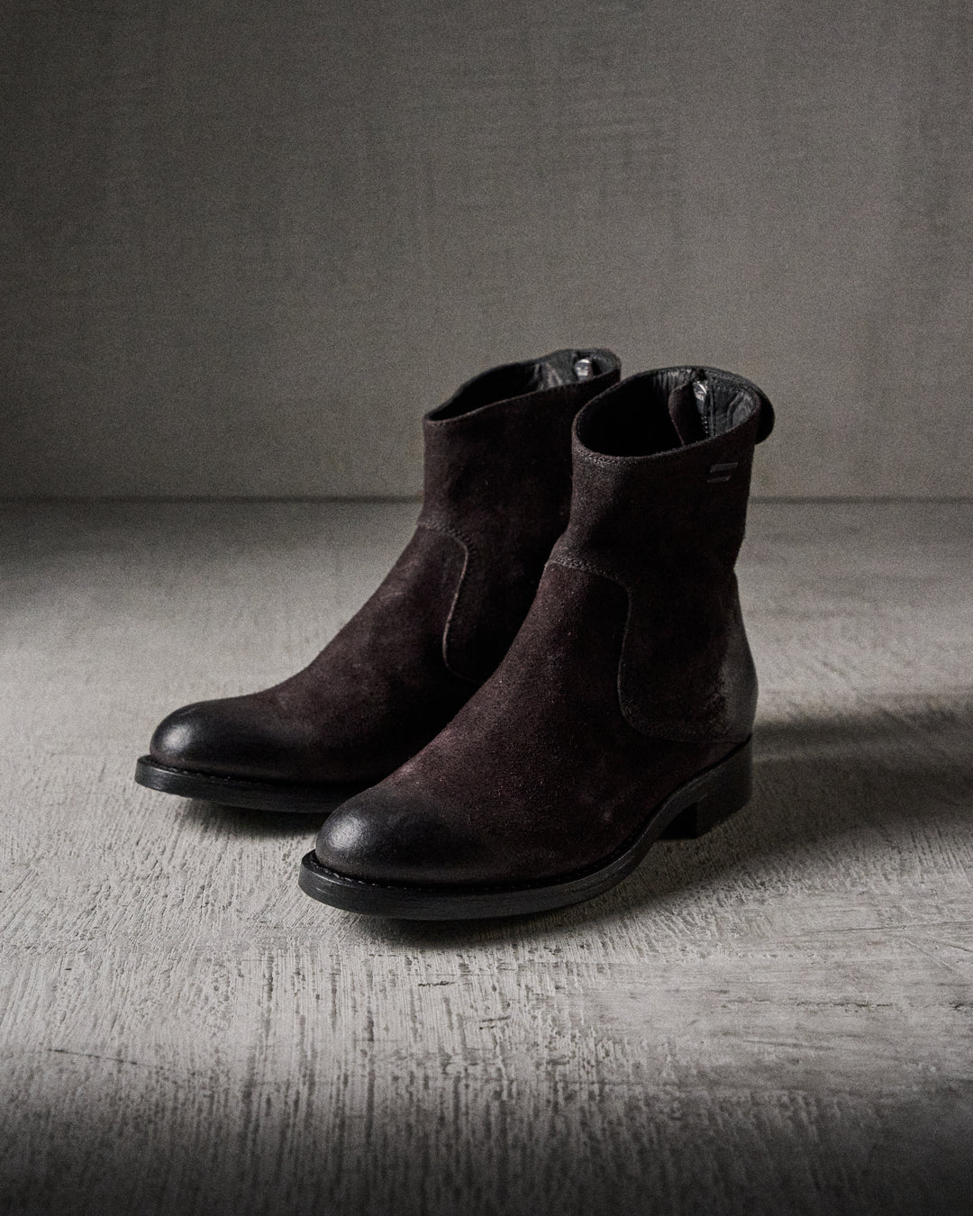 AUDLEY waxed suede FUDGE