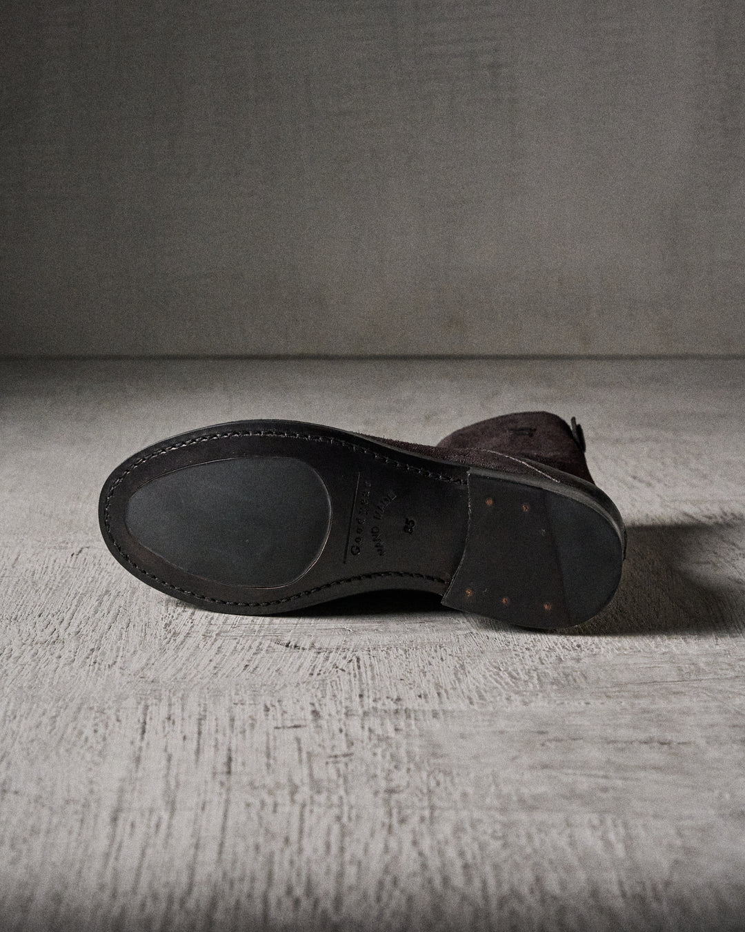 AUDLEY waxed suede FUDGE