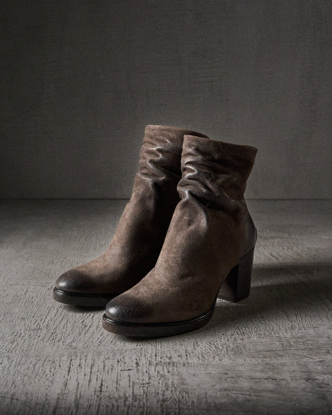 KENNA waxed suede DARK GREY