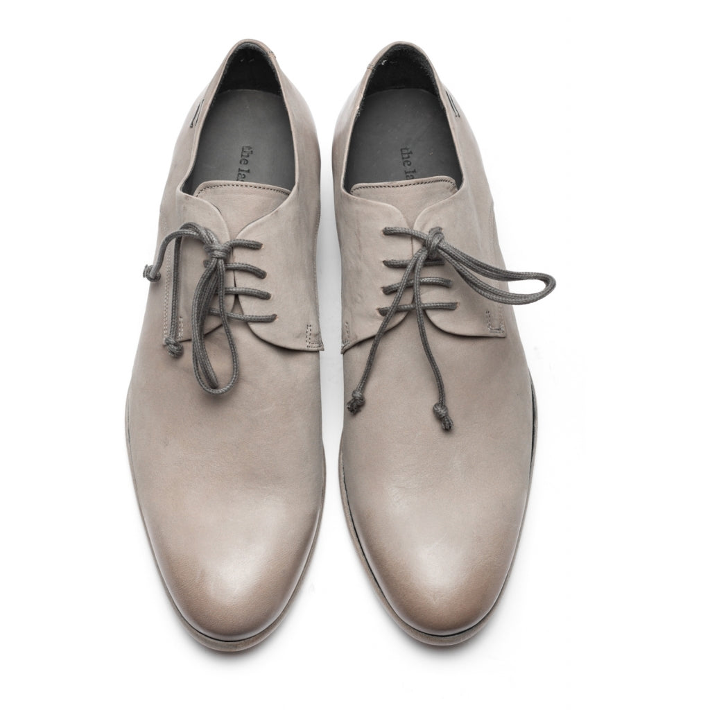 Light grey shoe shop polish