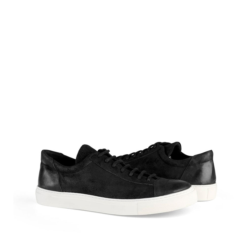 EDGAR waxed suede - Black/white sole